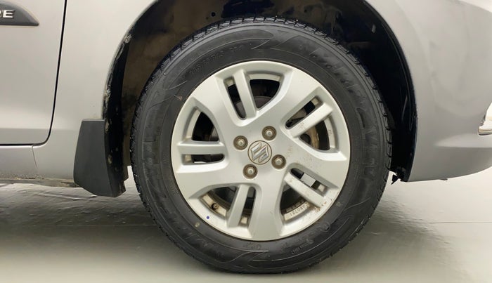 2014 Maruti Swift Dzire ZXI, CNG, Manual, 1,00,255 km, Right Front Wheel