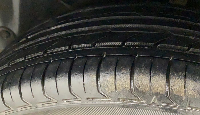 2014 Maruti Swift Dzire ZXI, CNG, Manual, 1,00,255 km, Left Rear Tyre Tread