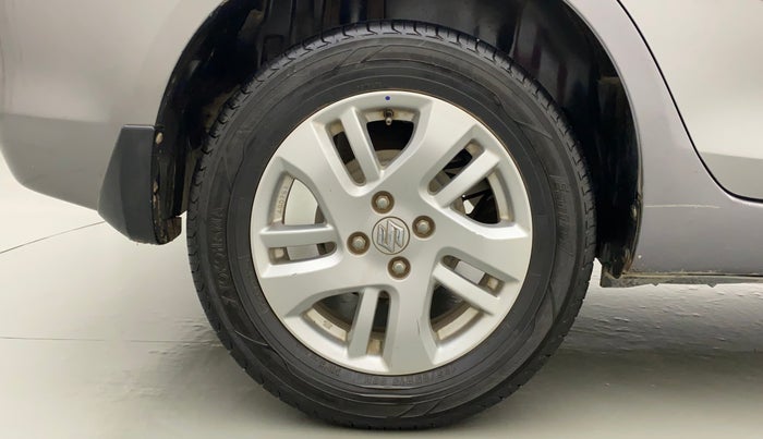 2014 Maruti Swift Dzire ZXI, CNG, Manual, 1,00,255 km, Right Rear Wheel