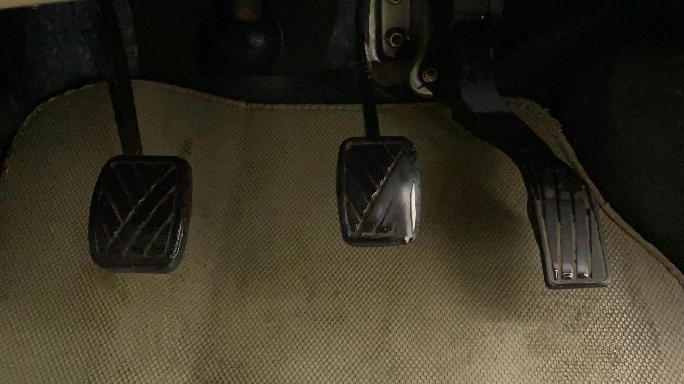 2014 Maruti Swift Dzire ZXI, CNG, Manual, 1,00,255 km, Pedals