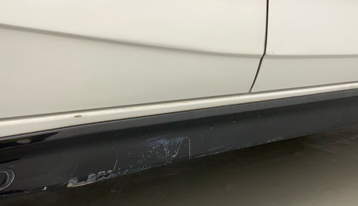2022 Hyundai NEW I20 SPORTZ 1.2 MT, Petrol, Manual, 12,181 km, Right running board - Minor scratches