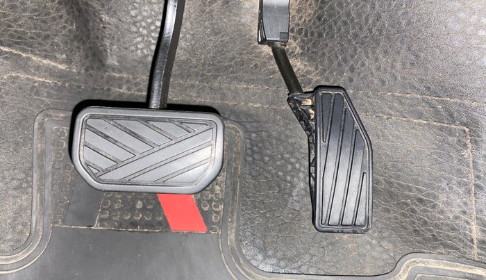 2019 Maruti Swift ZXI AMT, Petrol, Automatic, 1,22,756 km, Pedals