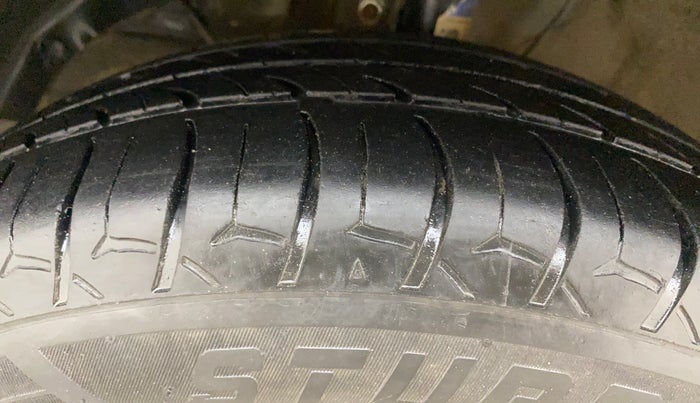 2019 Maruti Swift ZXI AMT, Petrol, Automatic, 1,22,756 km, Left Front Tyre Tread