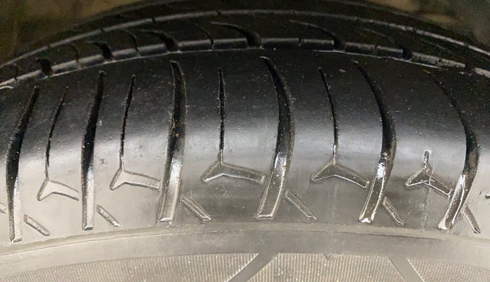 2019 Maruti Swift ZXI AMT, Petrol, Automatic, 1,22,756 km, Right Front Tyre Tread
