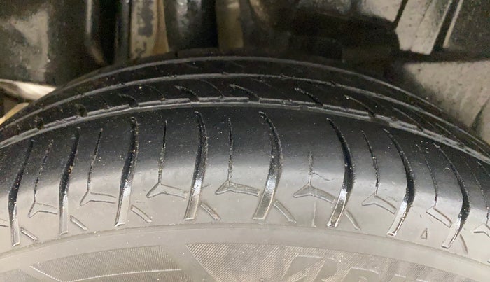 2019 Maruti Swift ZXI AMT, Petrol, Automatic, 1,22,756 km, Right Rear Tyre Tread