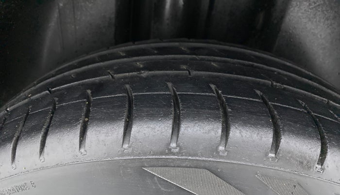 2015 Skoda Rapid AMBITION 1.5 TDI AT, Diesel, Automatic, 1,13,246 km, Right Rear Tyre Tread