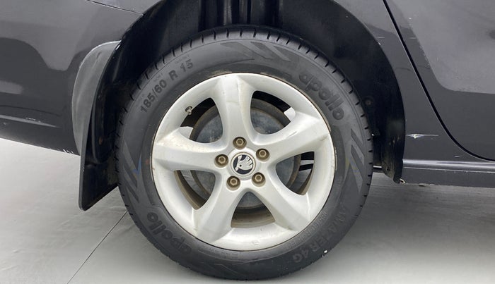 2015 Skoda Rapid AMBITION 1.5 TDI AT, Diesel, Automatic, 1,13,246 km, Right Rear Wheel