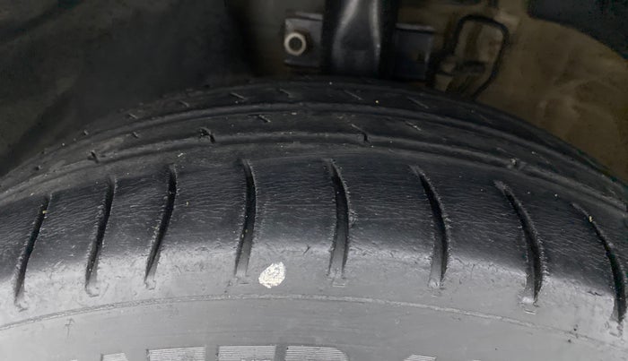 2015 Skoda Rapid AMBITION 1.5 TDI AT, Diesel, Automatic, 1,13,246 km, Left Front Tyre Tread