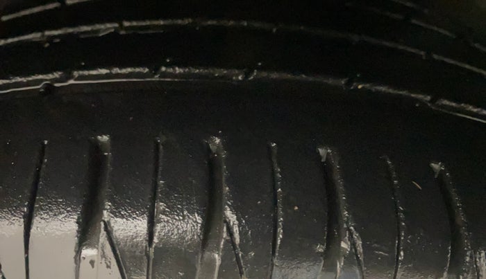 2022 KIA SONET HTX 1.5 AT, Diesel, Automatic, 34,063 km, Right Front Tyre Tread