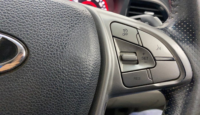 2019 Mahindra XUV300 W8 1.2 PETROL, Petrol, Manual, 82,081 km, Adaptive Cruise Control