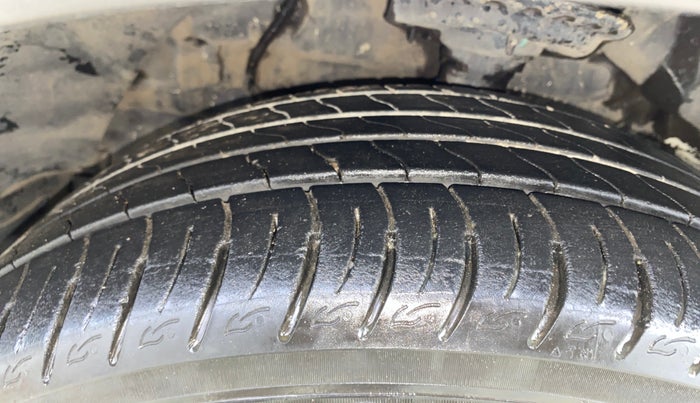 2019 Mahindra XUV300 W8 1.2 PETROL, Petrol, Manual, 82,081 km, Left Front Tyre Tread