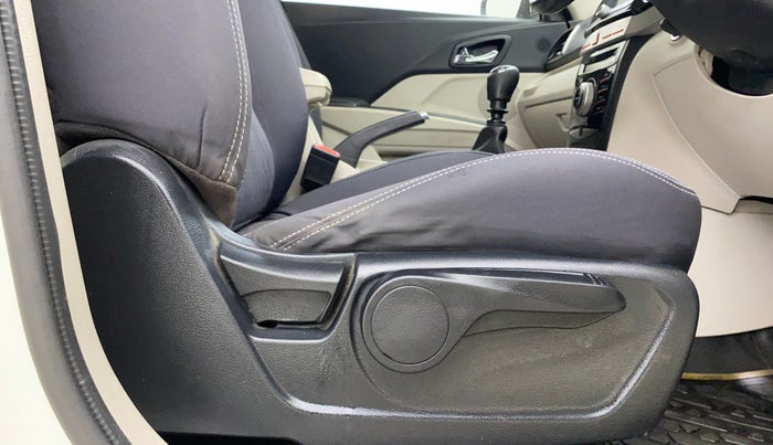 2019 Mahindra XUV300 W8 1.2 PETROL, Petrol, Manual, 82,081 km, Driver Side Adjustment Panel
