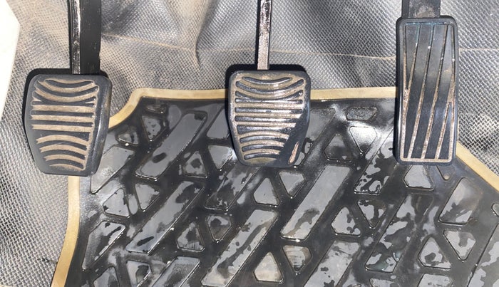 2019 Mahindra XUV300 W8 1.2 PETROL, Petrol, Manual, 82,081 km, Pedals