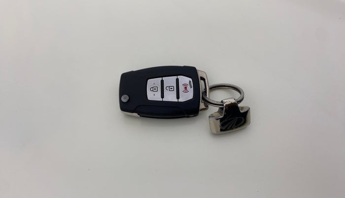 2019 Mahindra XUV300 W8 1.2 PETROL, Petrol, Manual, 82,081 km, Key Close Up