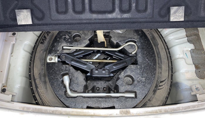 2019 Mahindra XUV300 W8 1.2 PETROL, Petrol, Manual, 82,081 km, Spare Tyre