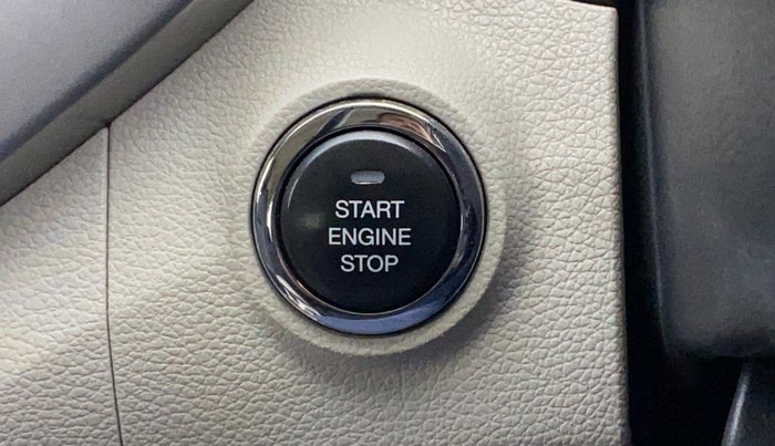 2019 Mahindra XUV300 W8 1.2 PETROL, Petrol, Manual, 82,081 km, Keyless Start/ Stop Button