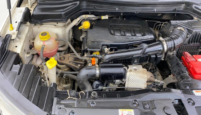 2019 Mahindra XUV300 W8 1.2 PETROL, Petrol, Manual, 82,081 km, Engine View - Right