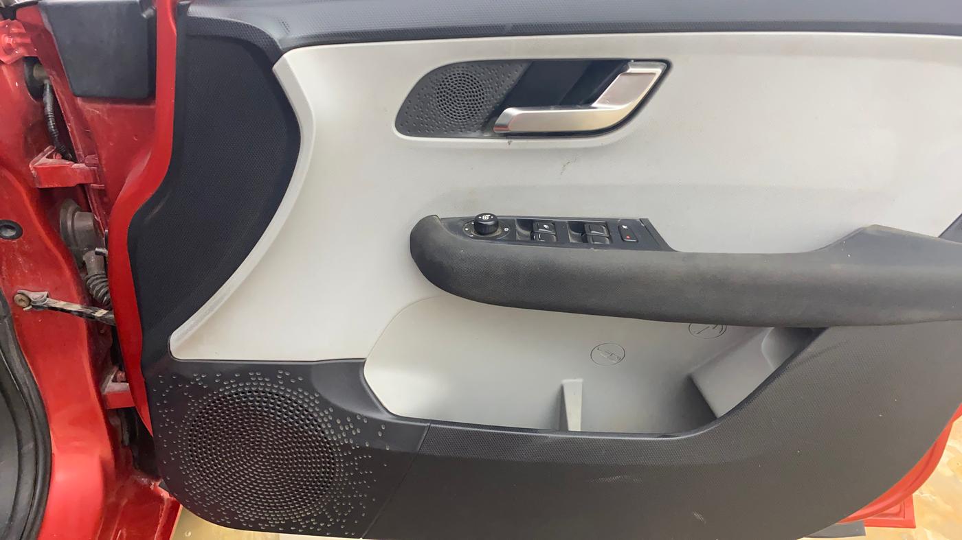 2019 Tata ALTROZ XZ DIESEL, Diesel, Manual, 65,041 km, Driver Side Door Panels Control