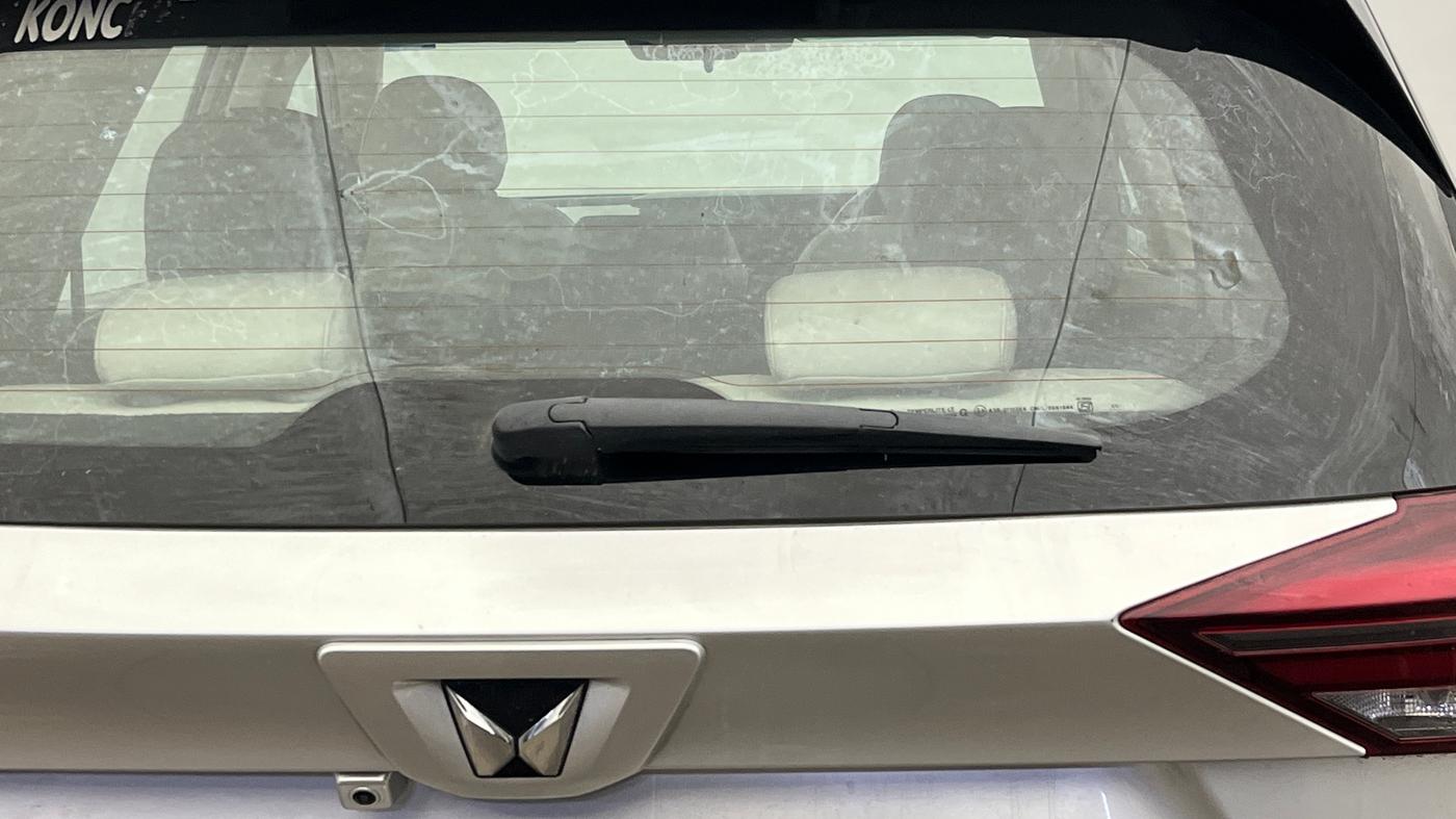 2022 Mahindra XUV700 AX 7 LUXURY P AT 7 STR, Petrol, Automatic, 42,360 km, Rear Wiper