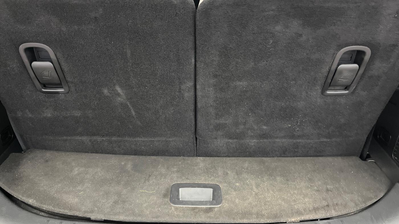2022 Mahindra XUV700 AX 7 LUXURY P AT 7 STR, Petrol, Automatic, 42,360 km, Boot Inside