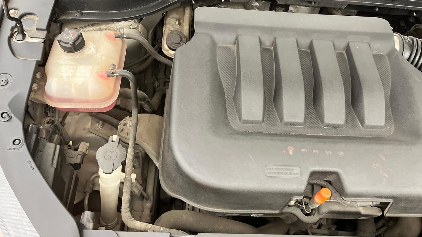 2022 Mahindra XUV700 AX 7 LUXURY P AT 7 STR, Petrol, Automatic, 42,360 km, Engine View - Right