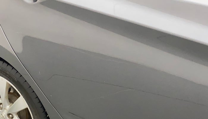 2012 Hyundai Verna FLUIDIC 1.6 VTVT SX, CNG, Manual, 1,01,070 km, Right rear door - Minor scratches