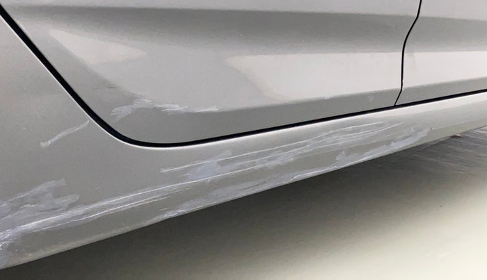 2012 Hyundai Verna FLUIDIC 1.6 VTVT SX, CNG, Manual, 1,01,070 km, Right running board - Slightly dented