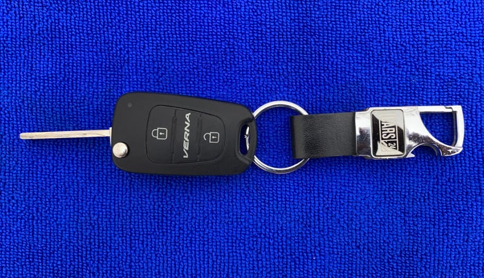 2012 Hyundai Verna FLUIDIC 1.6 VTVT SX, CNG, Manual, 1,01,070 km, Key Close Up