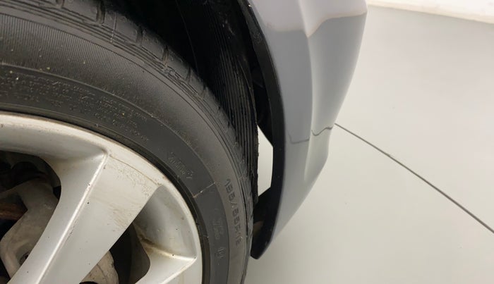 2012 Hyundai Verna FLUIDIC 1.6 VTVT SX, CNG, Manual, 1,01,070 km, Right fender - Lining loose
