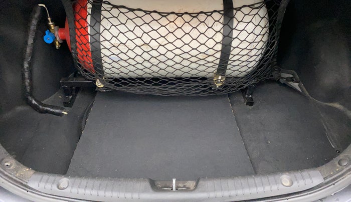 2012 Hyundai Verna FLUIDIC 1.6 VTVT SX, CNG, Manual, 1,01,070 km, Boot Inside