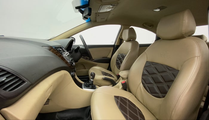 2012 Hyundai Verna FLUIDIC 1.6 VTVT SX, CNG, Manual, 1,01,070 km, Right Side Front Door Cabin