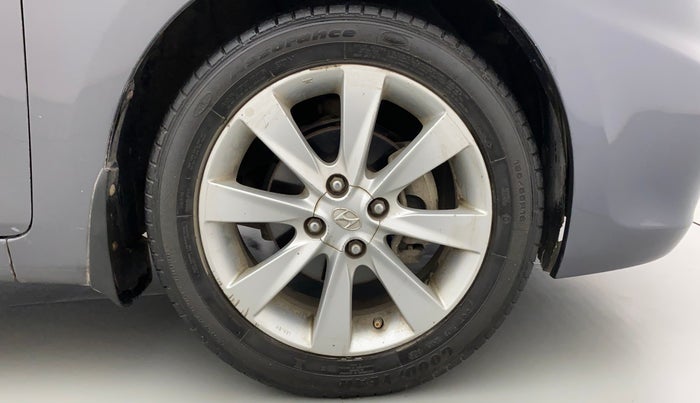 2012 Hyundai Verna FLUIDIC 1.6 VTVT SX, CNG, Manual, 1,01,070 km, Right Front Wheel