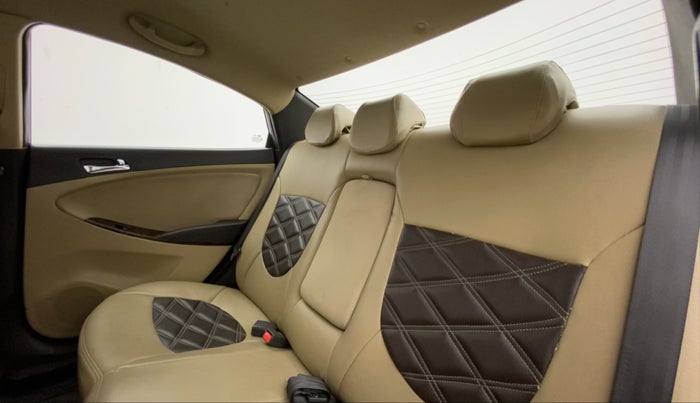 2012 Hyundai Verna FLUIDIC 1.6 VTVT SX, CNG, Manual, 1,01,070 km, Right Side Rear Door Cabin