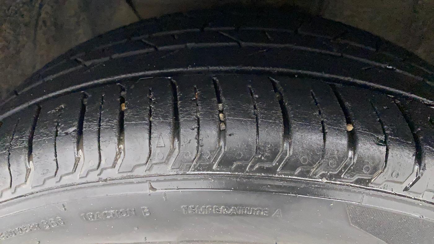 2021 Hyundai NEW I20 SPORTZ 1.2 MT, Petrol, Manual, 28,512 km, Left Front Tyre Tread