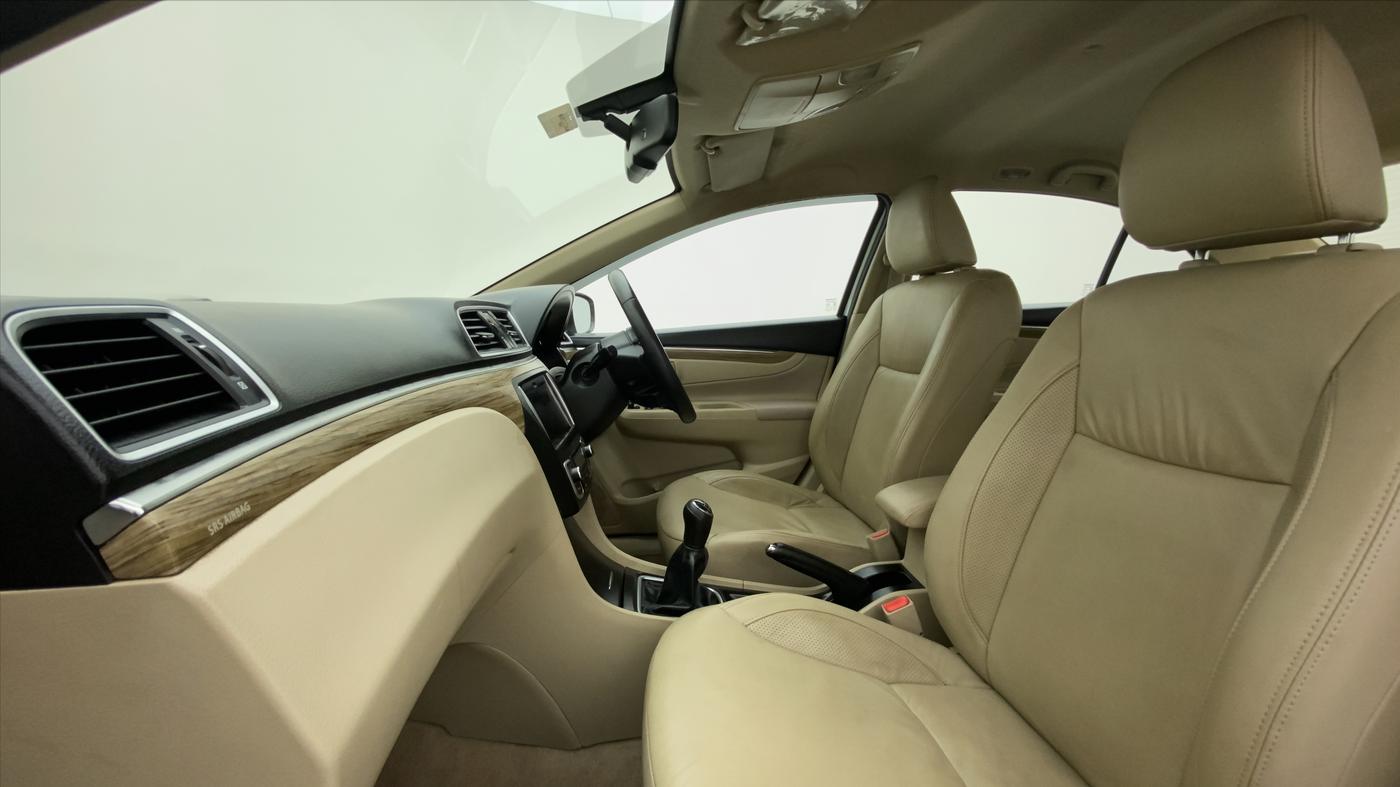 2018 Maruti Ciaz ALPHA 1.5 MT VTVT SHVS, Petrol, Manual, 30,895 km, Right Side Front Door Cabin