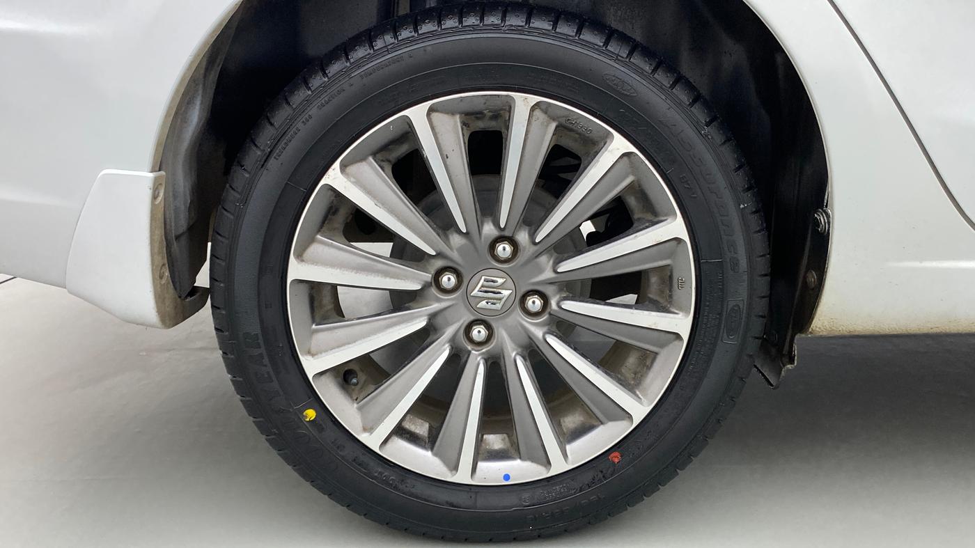 2018 Maruti Ciaz ALPHA 1.5 MT VTVT SHVS, Petrol, Manual, 30,895 km, Right Rear Wheel