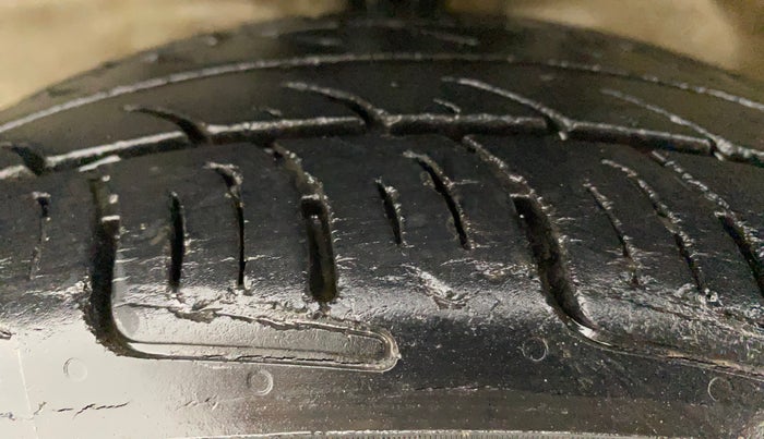2017 Maruti Wagon R 1.0 VXI, Petrol, Manual, 75,643 km, Left Front Tyre Tread