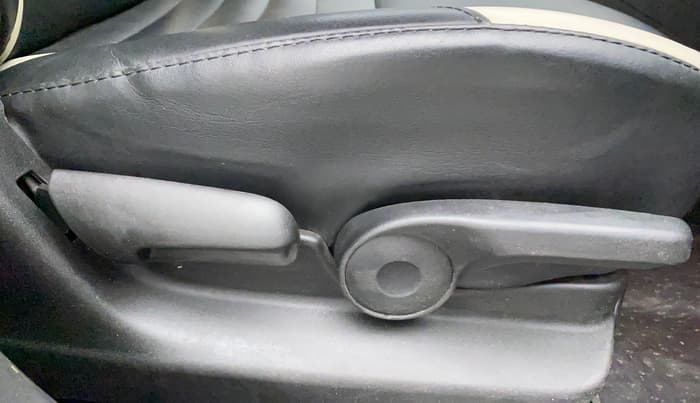 2017 Maruti Vitara Brezza ZDI PLUS, Diesel, Manual, 59,414 km, Driver Side Adjustment Panel