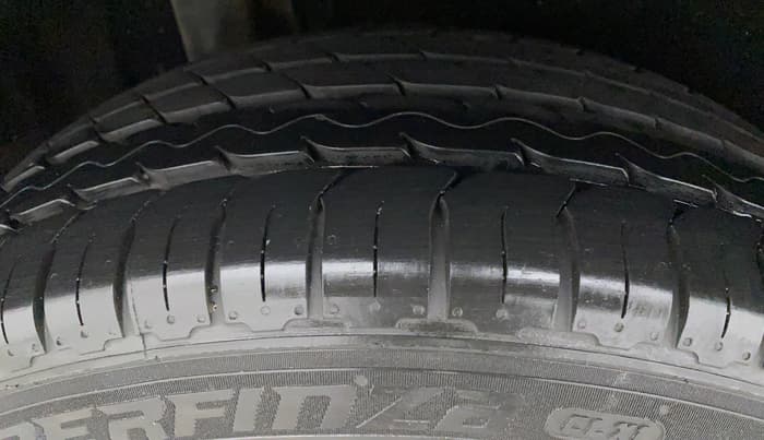 2017 Maruti Vitara Brezza ZDI PLUS, Diesel, Manual, 59,414 km, Right Rear Tyre Tread