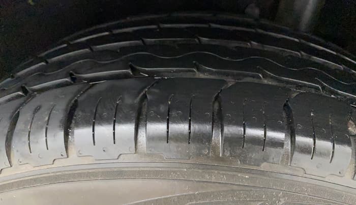 2017 Maruti Vitara Brezza ZDI PLUS, Diesel, Manual, 59,414 km, Left Rear Tyre Tread
