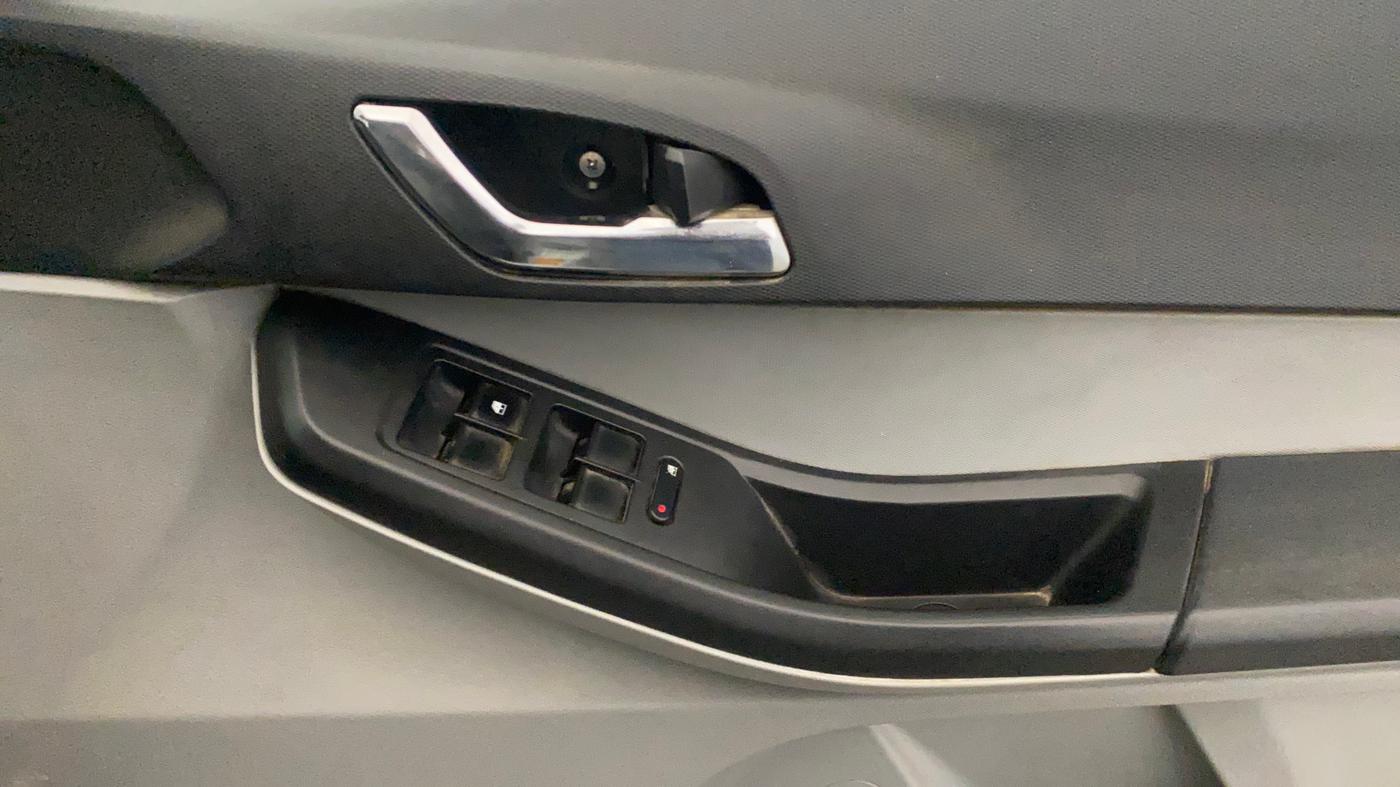 2020 Tata Tiago XZ PLUS PETROL, Petrol, Manual, 1,41,342 km, Driver Side Door Panels Control