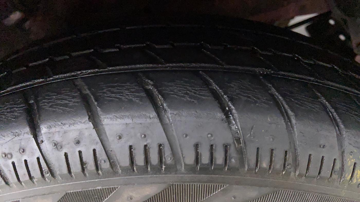2014 Maruti Celerio VXI CNG D, CNG, Manual, 72,298 km, Left Front Tyre Tread