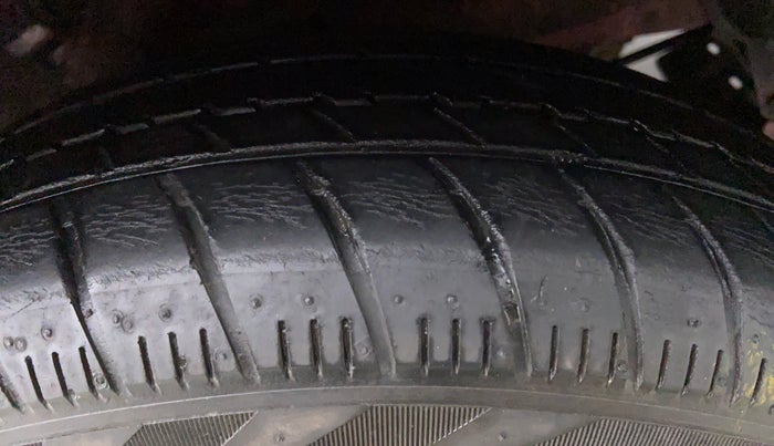 2014 Maruti Celerio VXI CNG D, CNG, Manual, 72,298 km, Left Front Tyre Tread