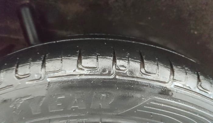 2017 Maruti Wagon R 1.0 VXI, Petrol, Manual, 73,851 km, Right Rear Tyre Tread