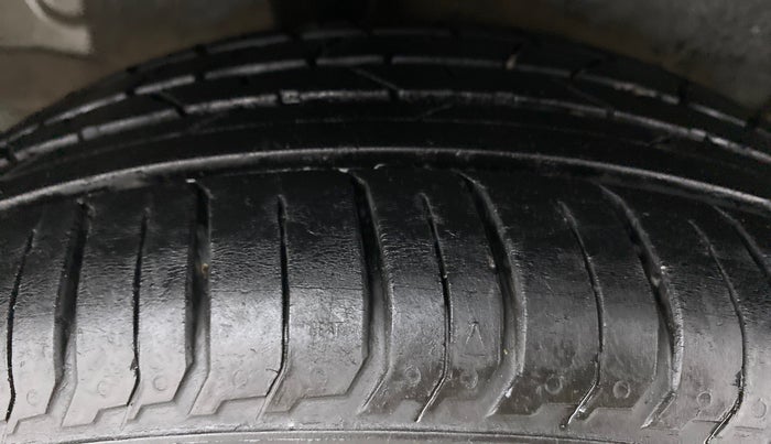 2021 Hyundai NEW I20 SPORTZ 1.2 AT, Petrol, Automatic, 35,529 km, Right Rear Tyre Tread