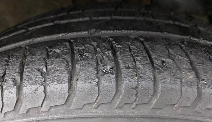 2021 Hyundai NEW I20 SPORTZ 1.2 AT, Petrol, Automatic, 35,529 km, Right Front Tyre Tread