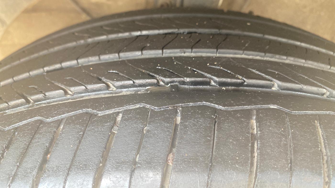 2023 Maruti XL6 ZETA CNG, CNG, Manual, 1,03,816 km, Left Front Tyre Tread