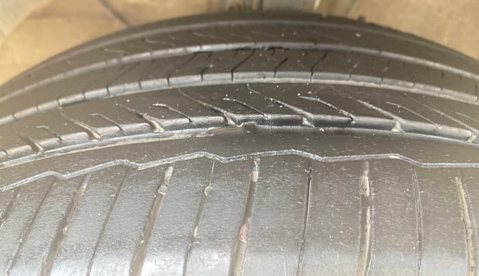 2023 Maruti XL6 ZETA CNG, CNG, Manual, 1,03,816 km, Left Front Tyre Tread