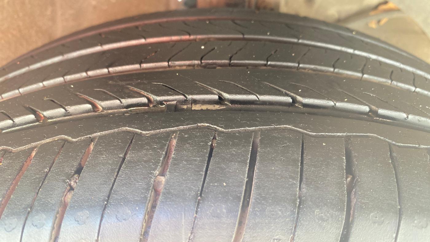 2023 Maruti XL6 ZETA CNG, CNG, Manual, 1,03,816 km, Right Front Tyre Tread