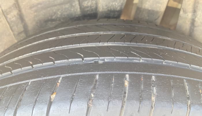2023 Maruti XL6 ZETA CNG, CNG, Manual, 1,03,816 km, Left Rear Tyre Tread
